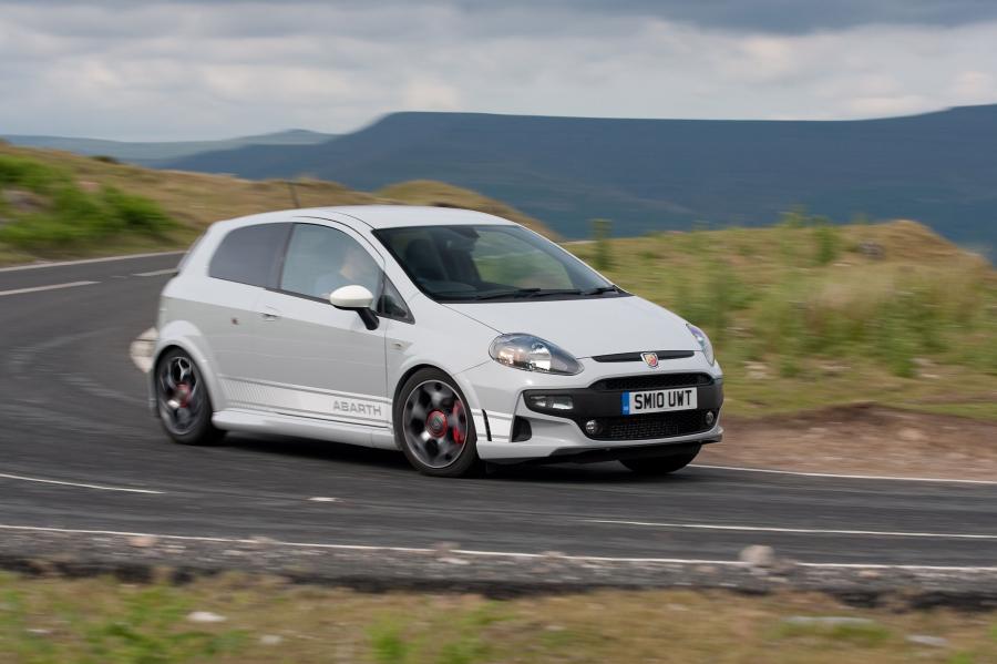  Abarth Punto Evo (199) 2010 года  (UK) (фото 43 из 45)